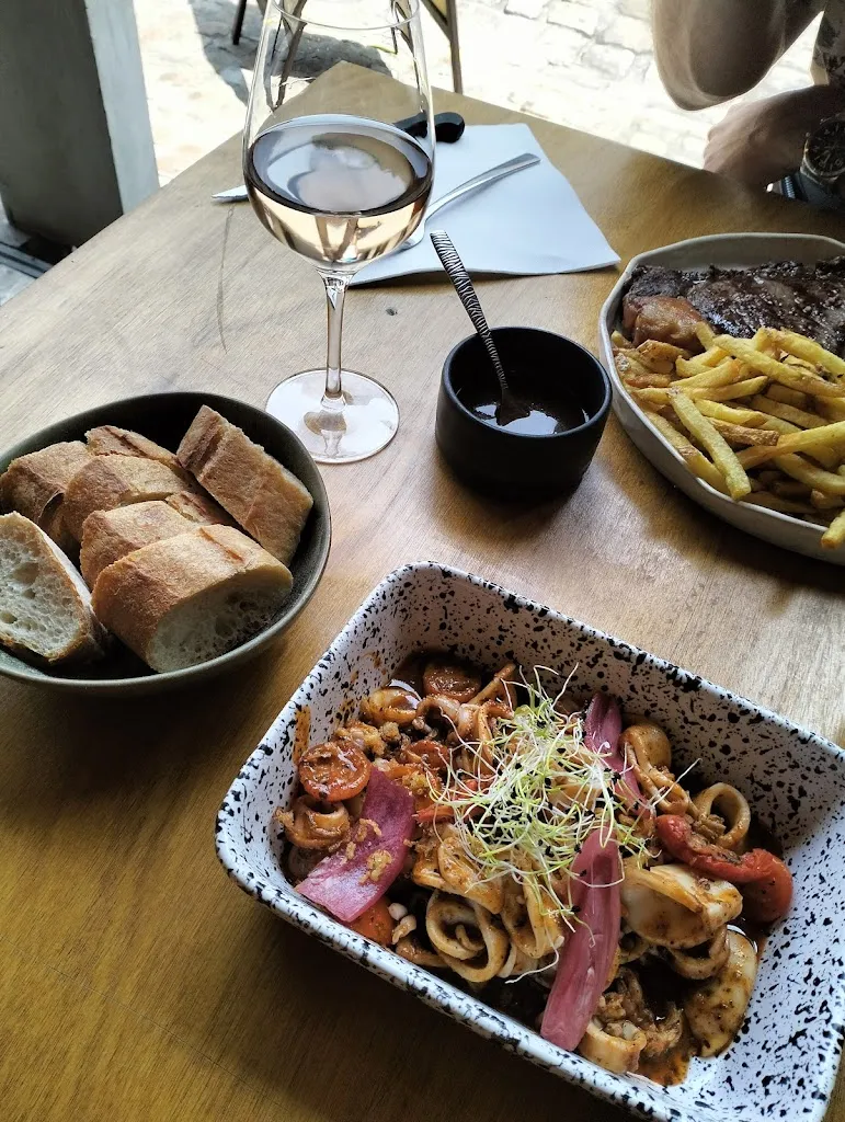 Elle_Ô 3 fontaines_Saint-Émilion_review