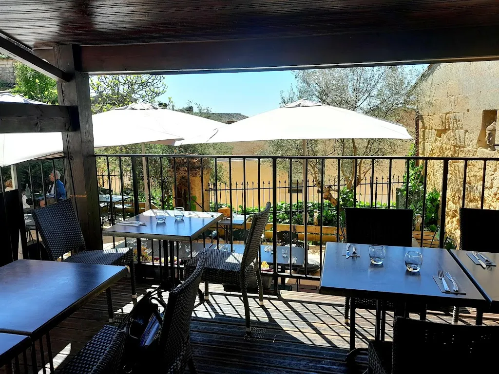 Les Giron'dines restaurant in Saint-Émilion