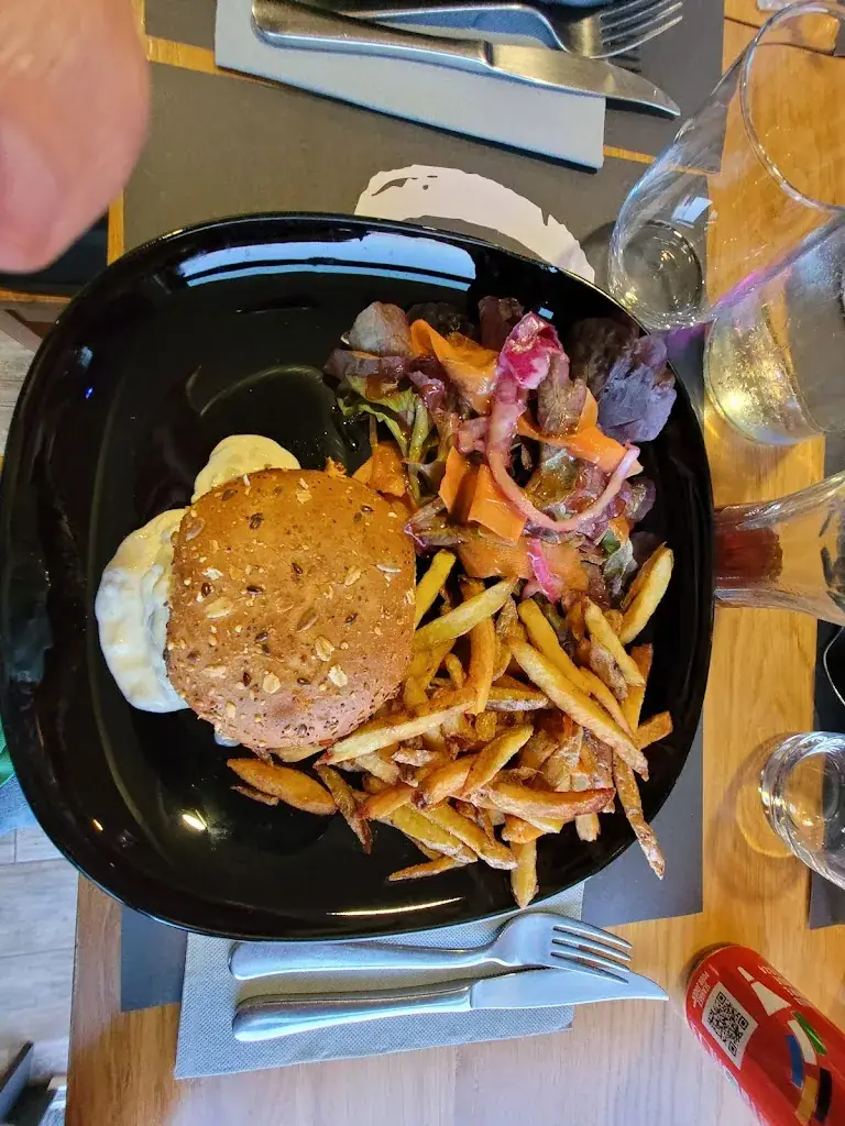 Julian Blt_Chez Éric_Saint-Georges-des-Coteaux_review