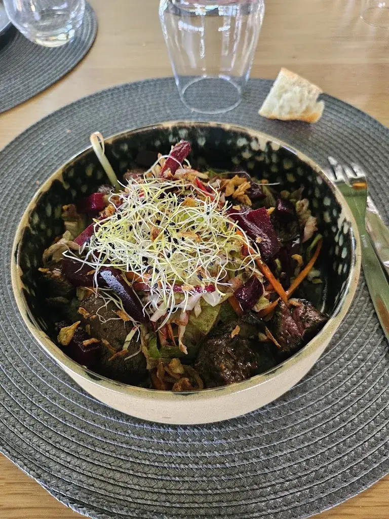 La Brasserie Santone restaurant in Saint-Georges-des-Coteaux