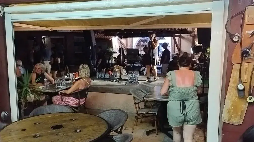 Restaurant l'eskaya_Saint-Cyprien_slider_image_2