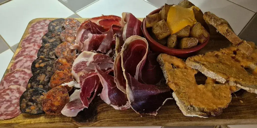 Restaurant l'eskaya_Saint-Cyprien_slider_image_3