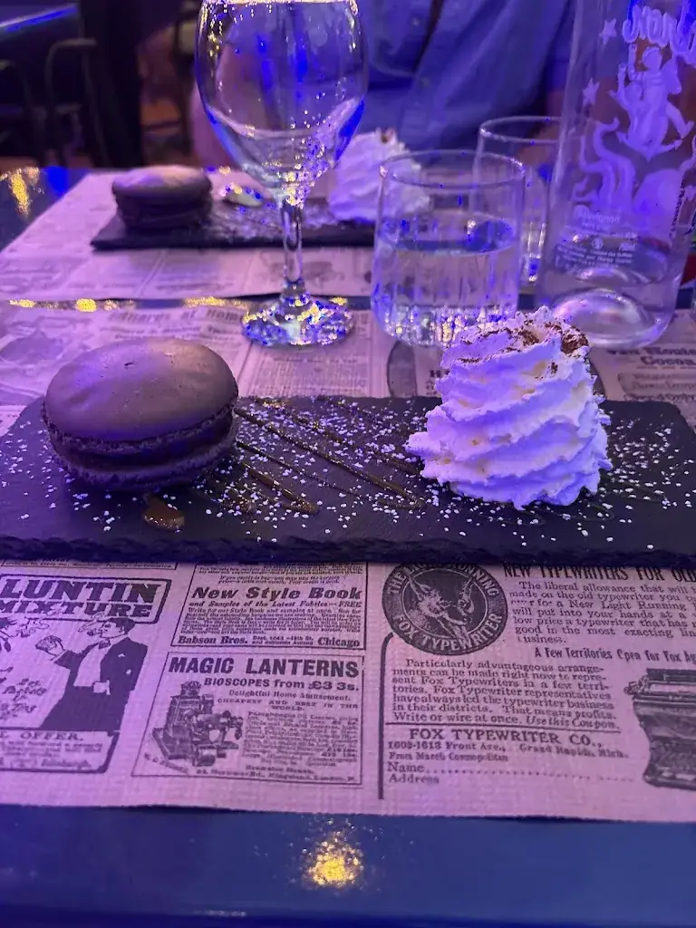 CHRISTINE ALBERT_Le Cabanon_Saint-Cyprien_review