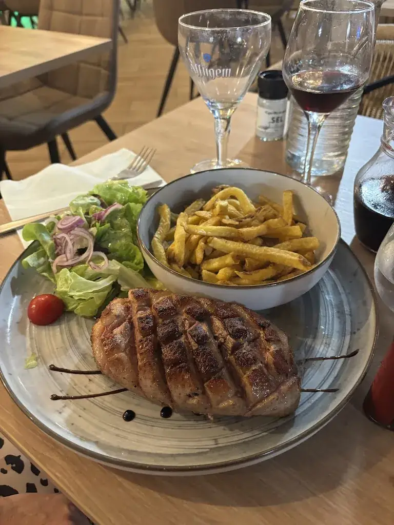 La Tour_Saint-Cyprien_slider_image_3