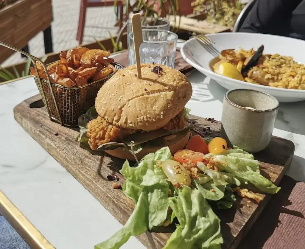 Valerie_Chez Francette_Saint-Cyprien_review