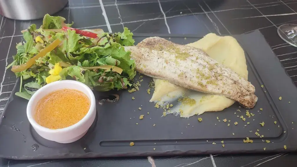 Frédéric LHERMITTE_Tarte aux Prunes_Saint-Georges-de-Didonne_review