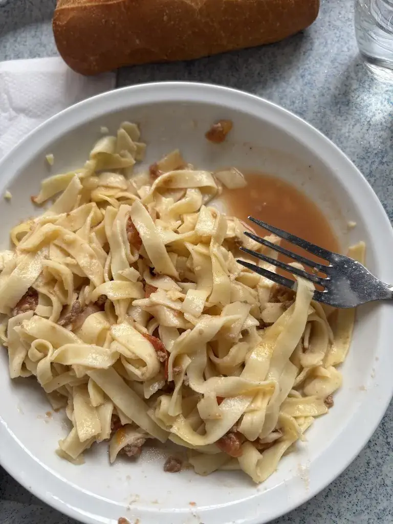 Sarah Dellion_Cafétéria du Thouet_Thouars_review