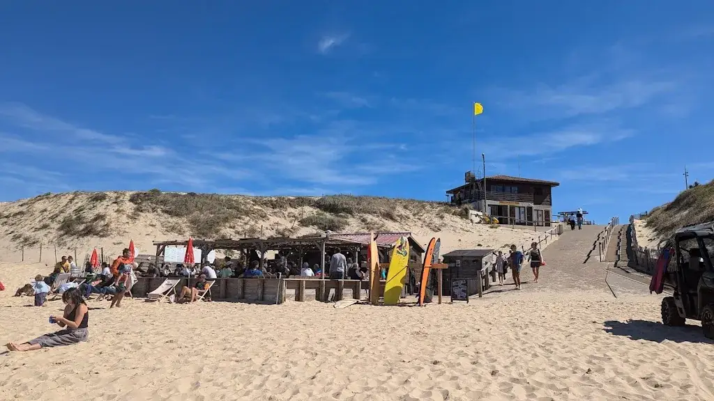 R. Ant_La Cabane_Saint-Julien-en-Born_review