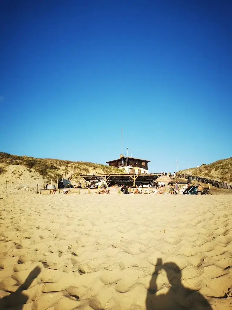 Lukas Jaensch_La Cabane_Saint-Julien-en-Born_review