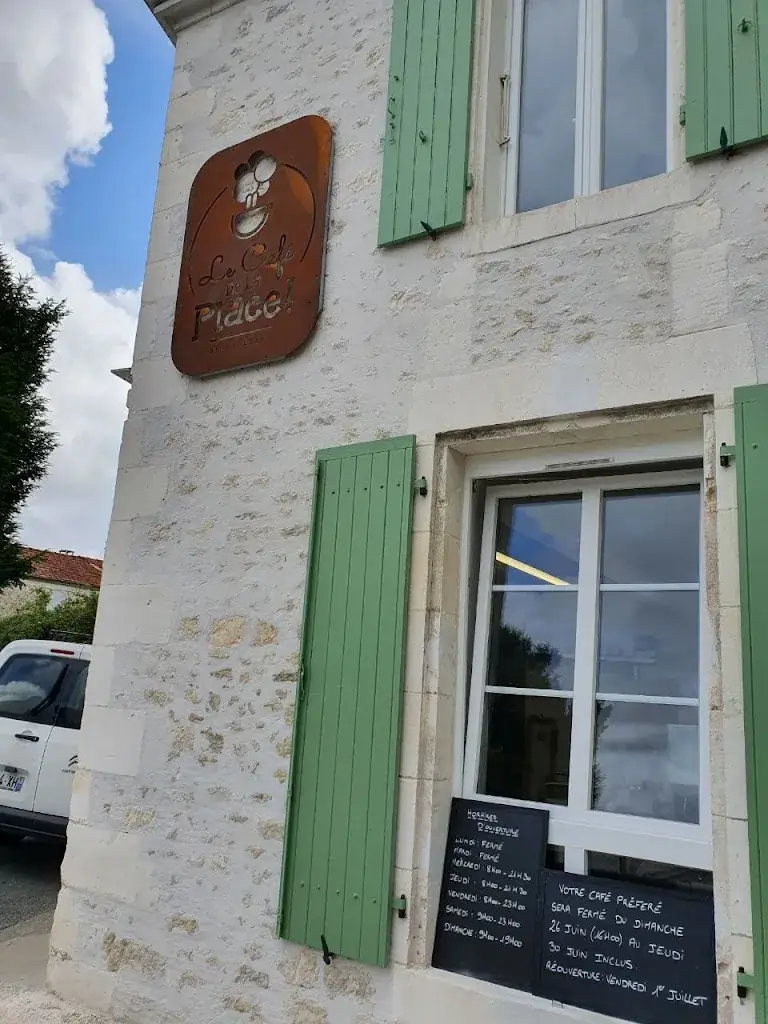 Dmitry Chudakov_Le Café de la Place_Saint-Laurent-de-la-Prée_review