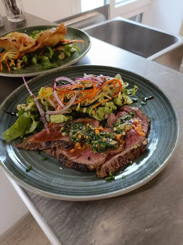 Le Café de la Place_Saint-Laurent-de-la-Prée_slider_image_2