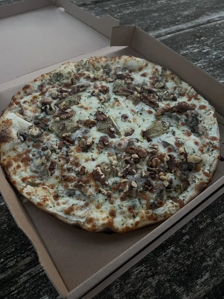 Andréa Phi_La Prée Pizza_Saint-Laurent-de-la-Prée_review