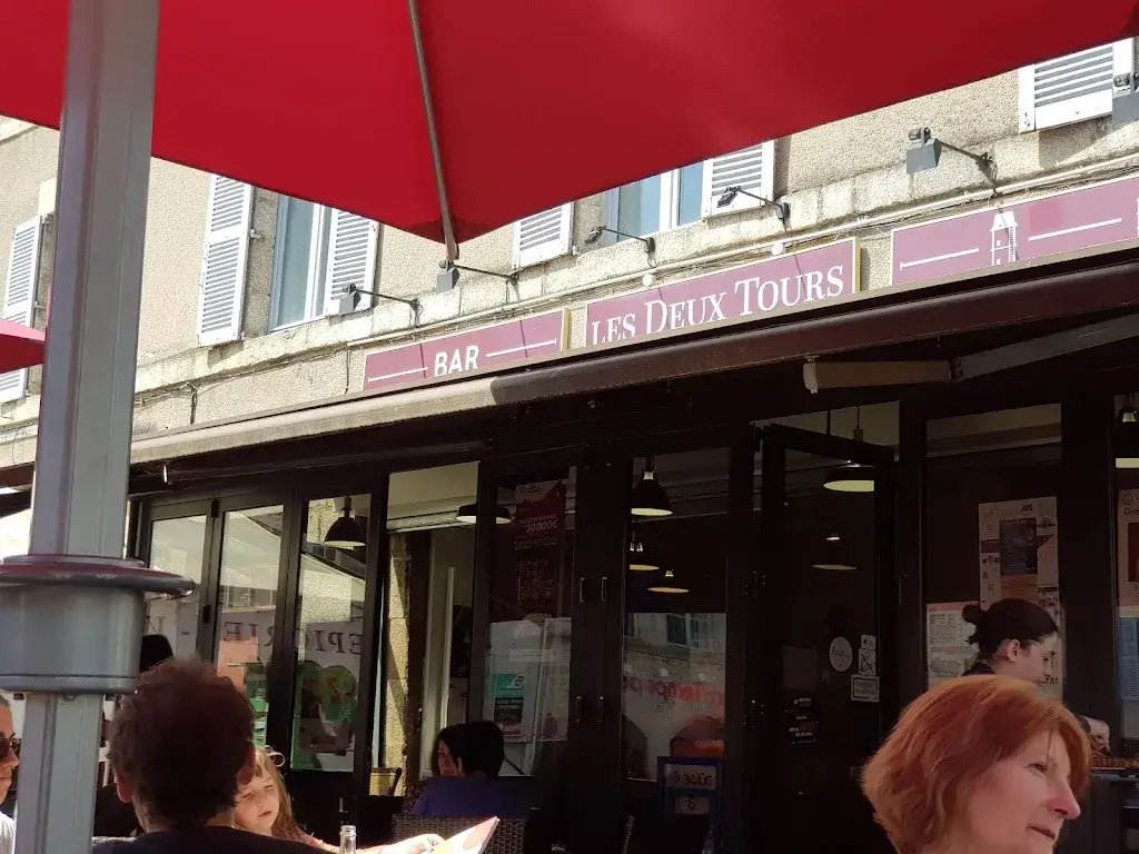 Bernard Laguerre_LES DEUX TOURS_Saint-Léonard-de-Noblat_review