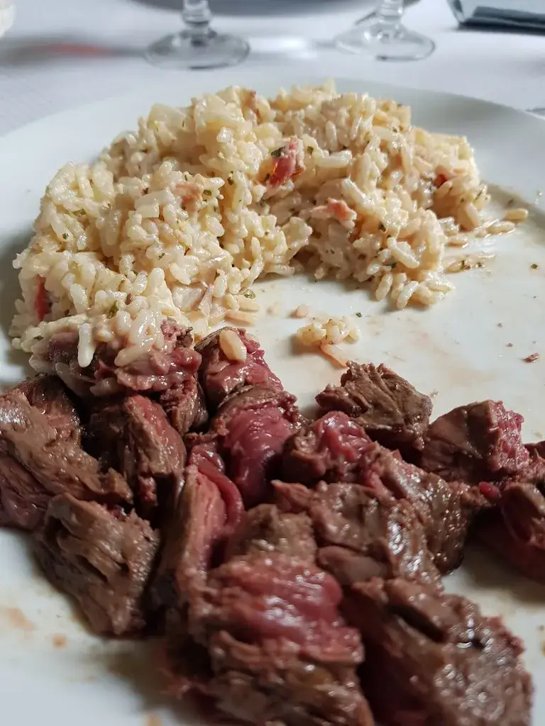 Le Saint Antoine restaurant in Royères