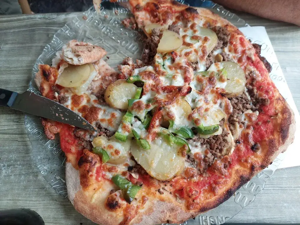 pizza fifi_Saint-Léonard-de-Noblat_slider_image_3