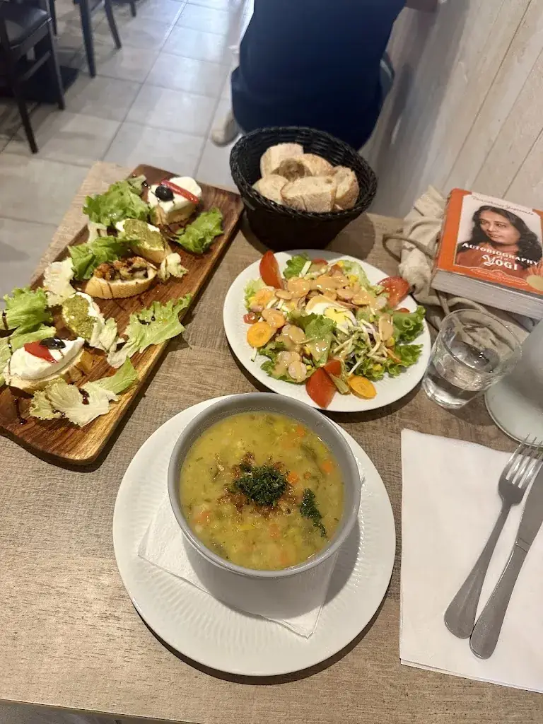 Kieran Ji_Restaurant 