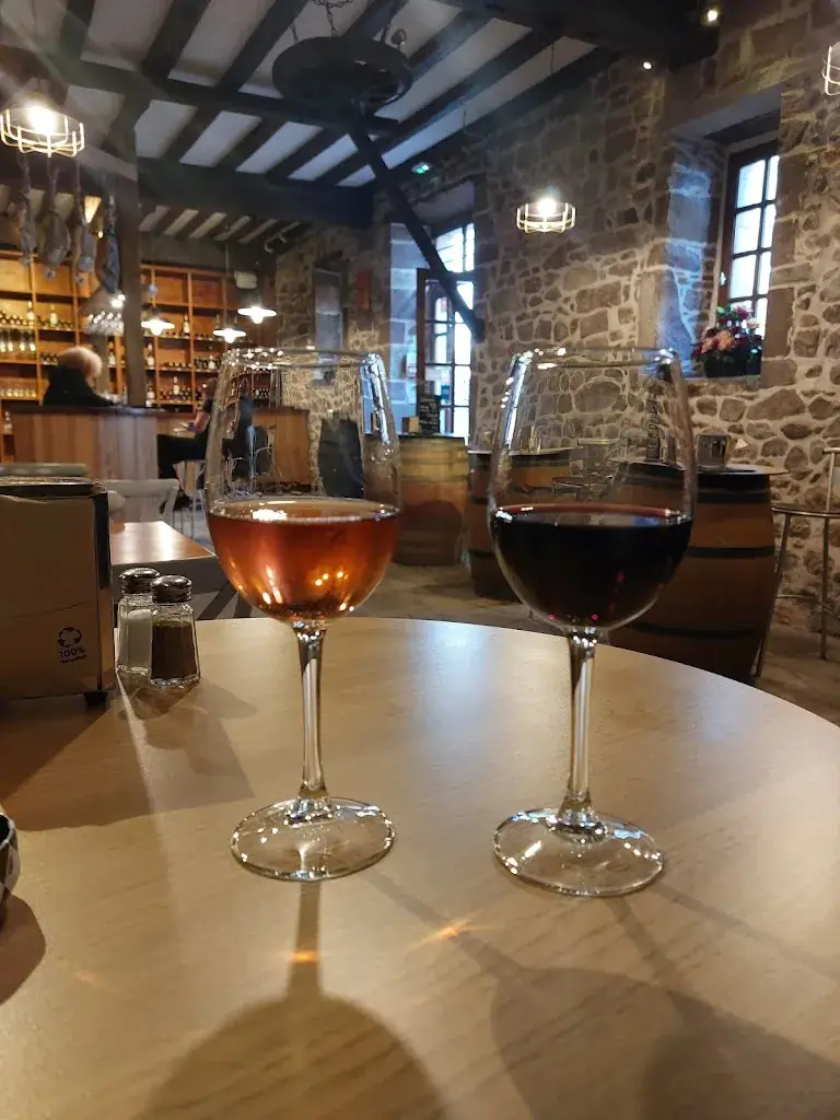 Tracy N_Cave Des Etats de Navarre_Saint-Jean-Pied-de-Port_review