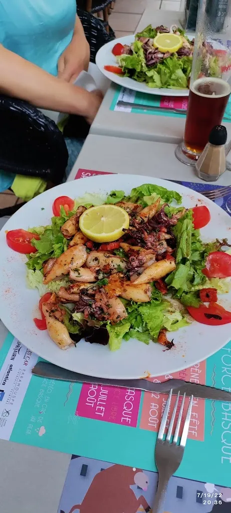 Sophia Shepard_Bar Brasserie du Trinquet_Saint-Jean-Pied-de-Port_review