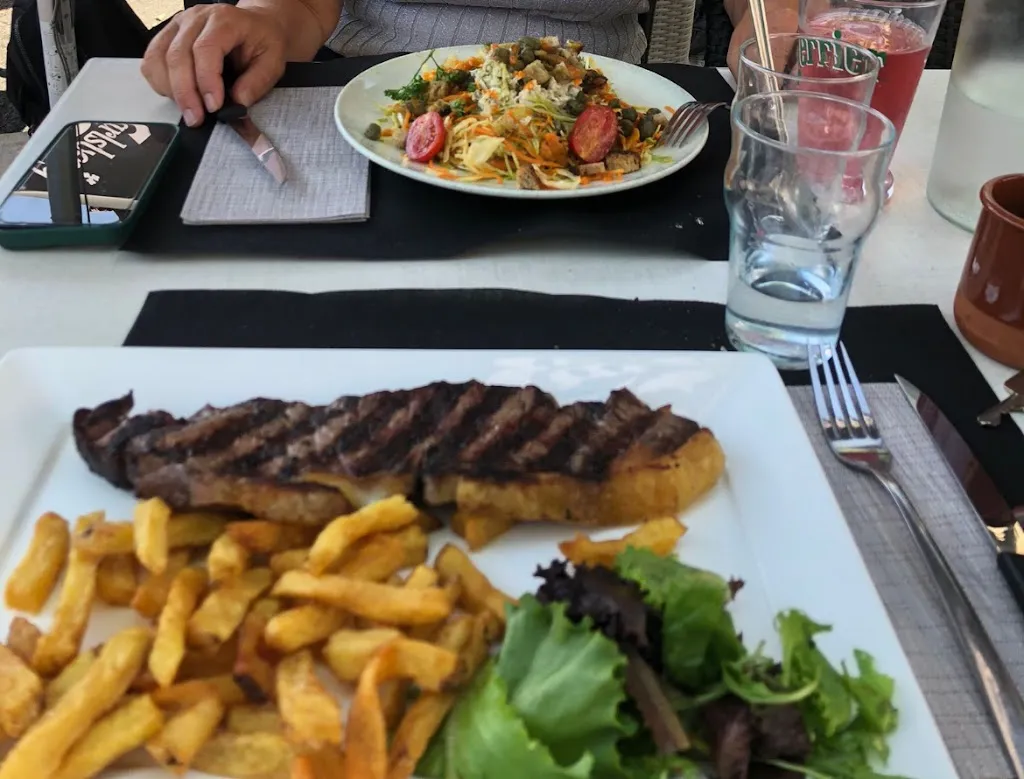 Elly N_Ziripot . Restaurant & Bar_Saint-Jean-Pied-de-Port_review