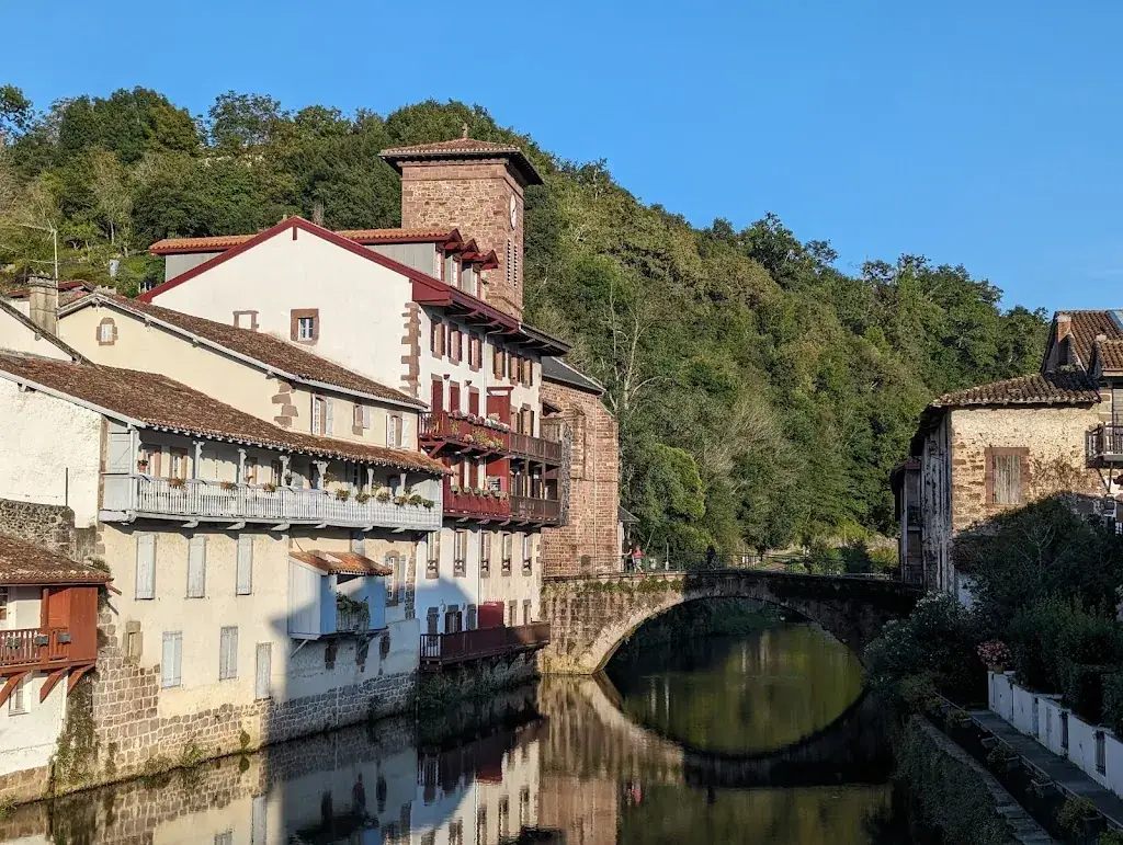 Guenther Moeller_Notre-Dame Gate_Saint-Jean-Pied-de-Port_review