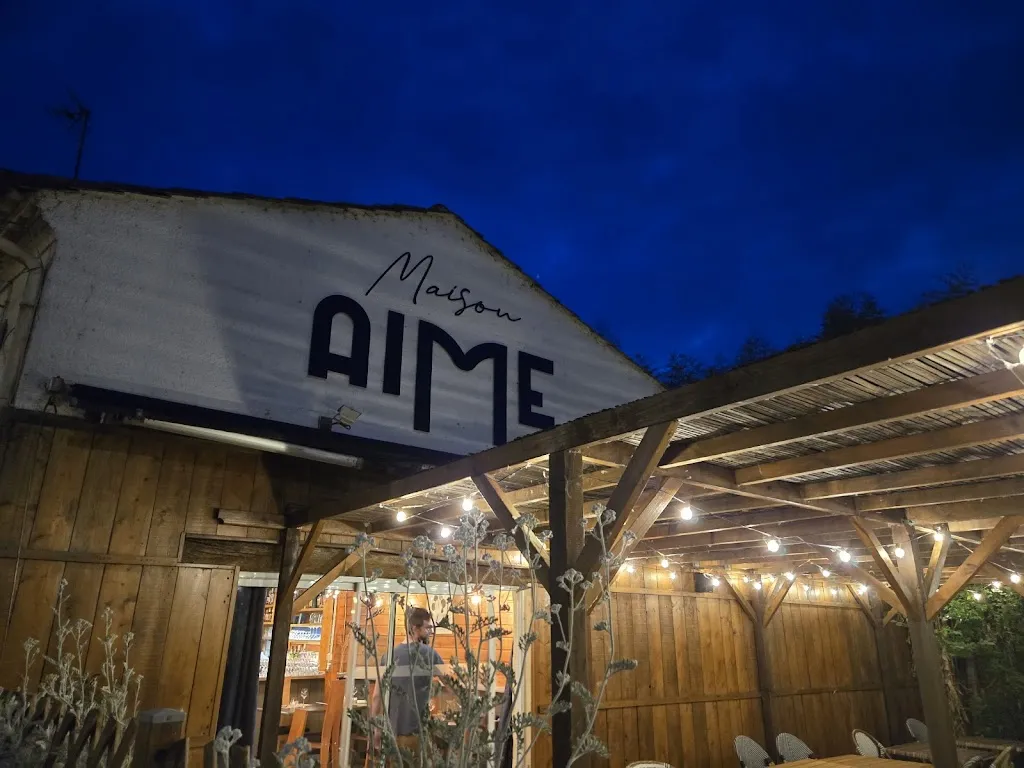 Maison aiMe restaurant in Saint-Médard-de-Guizières