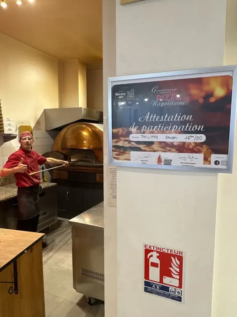 Momolezine berkani_Pizzeria La Casa Napolitana_Saint-Médard-de-Guizières_review