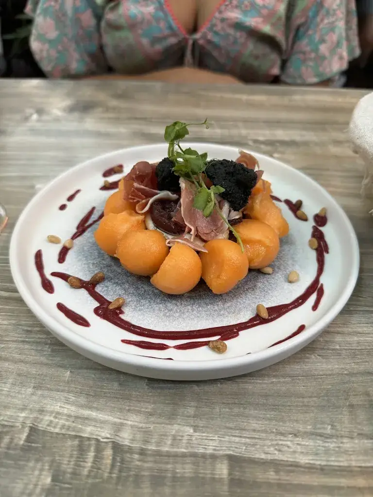 Tony Russo_Côté Jardin_Saint-Martin-de-Ré_review