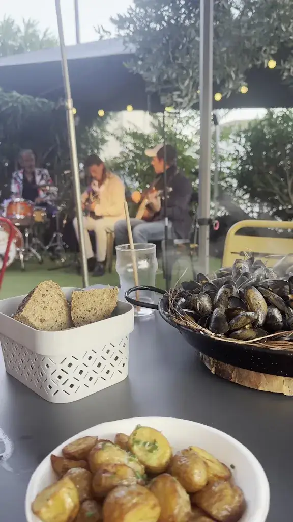 Estefania Nechanian_Ben-Hur Char a Huitres_Saint-Martin-de-Ré_review