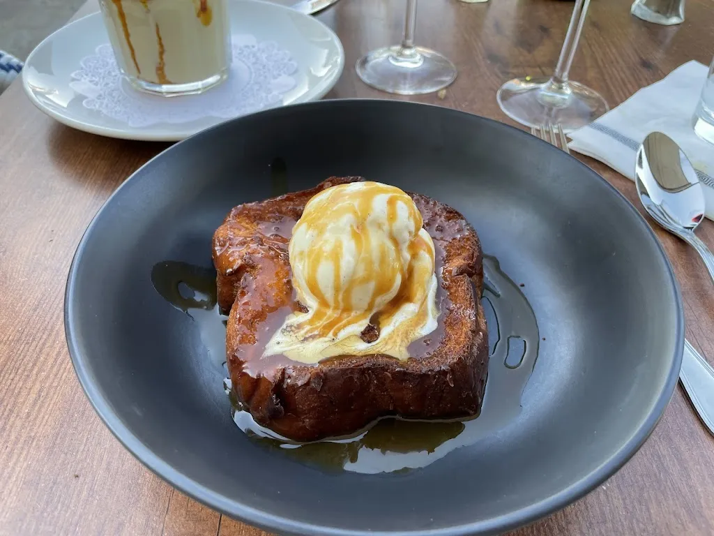 A Fowles_Le Belem_Saint-Martin-de-Ré_review