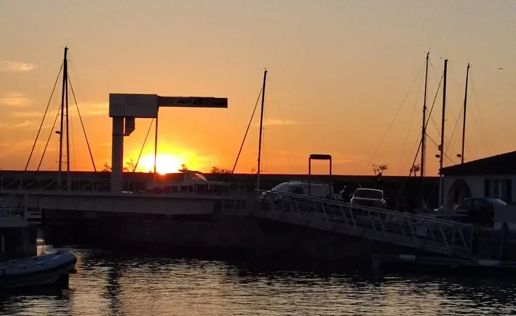 Niamh Lyndon_Le Serghi_Saint-Martin-de-Ré_review