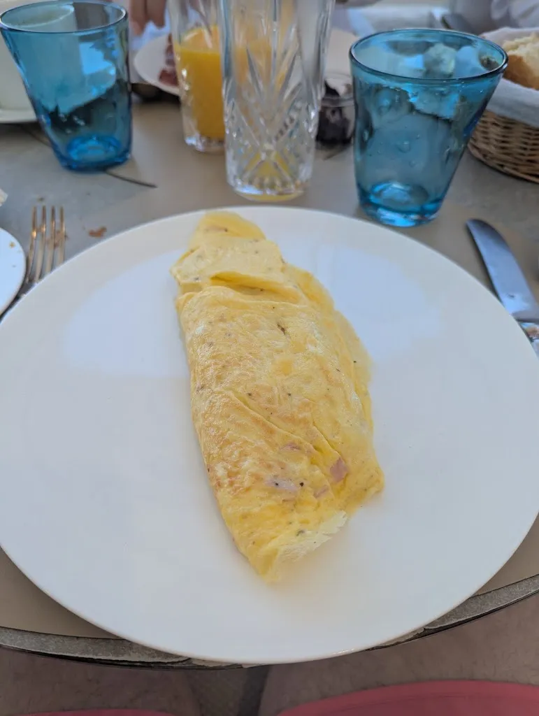 Dion Jones-Bauer_George's & Clarisse_Saint-Martin-de-Ré_review