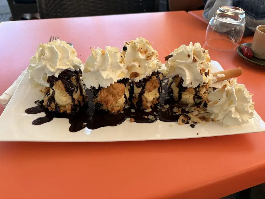 Philippe Poignat _La terrasse_Saint-Palais-sur-Mer_review