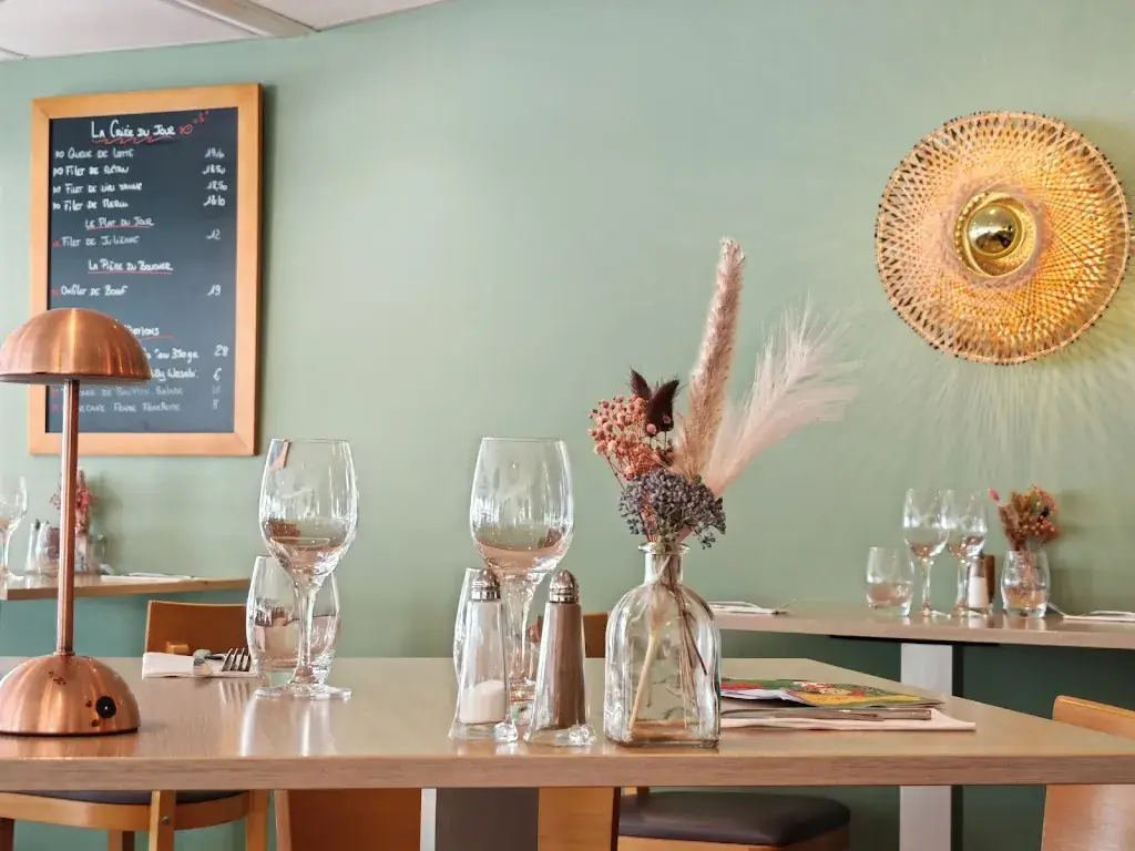 La terrasse restaurant in Saint-Palais-sur-Mer