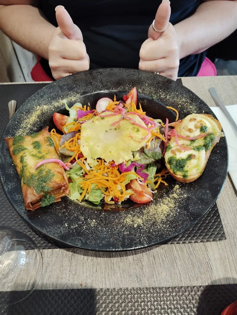 Catherine DUJARDIN_Le Gambetta_Saint-Palais_review