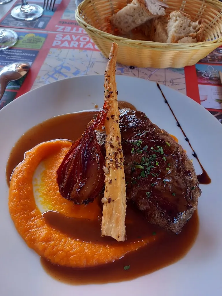 clems taczac_Grange de la Croix du Roc_Saint-Pantaléon-de-Larche_review