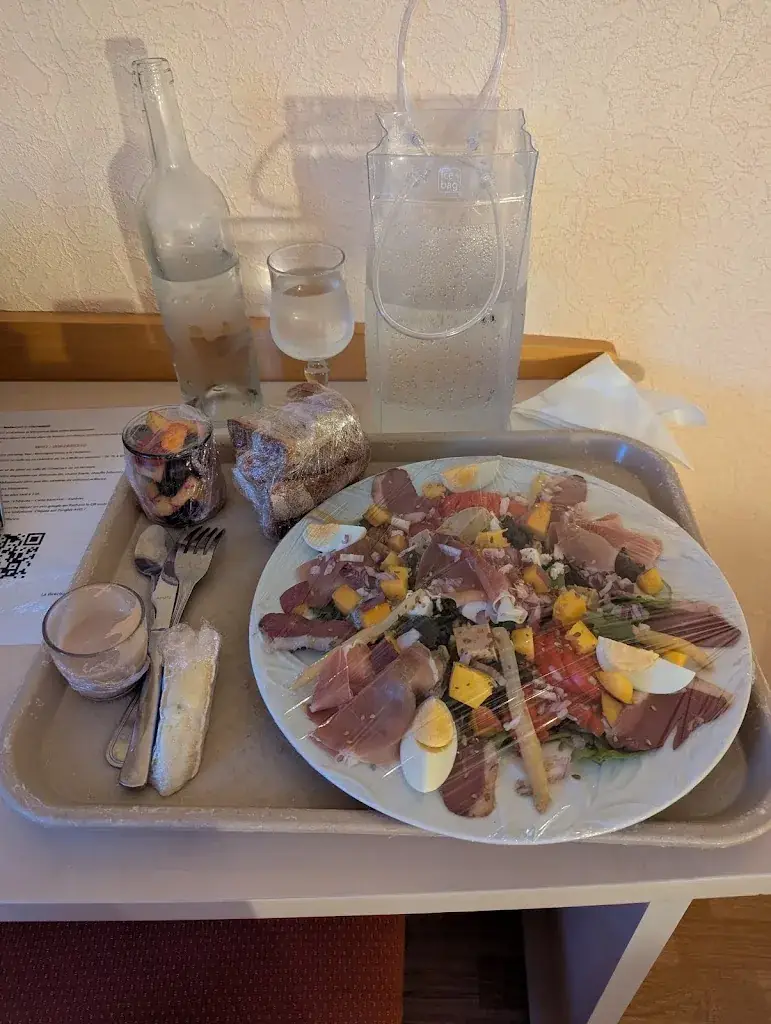 Nicolas Lefevre_Hôtel Le Colombier_Saint-Pantaléon-de-Larche_review