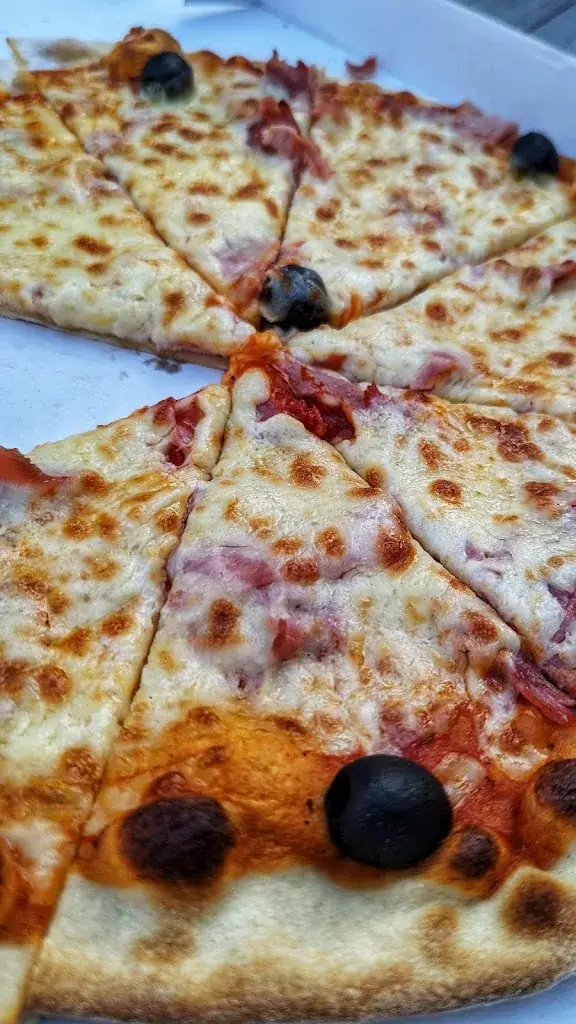 le pizz'poul ristorante a Saint-Pantaléon-de-Larche