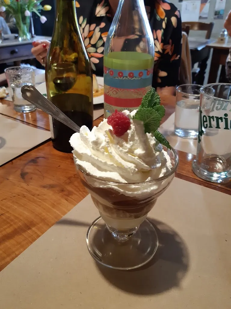 Alexandra Haworth_La vieille Auberge_Mayet-de-Montagne_review