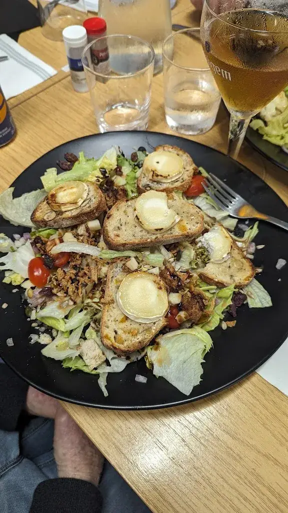 Family dauphin_O'Hangar_Saint-Sulpice-d'Arnoult_review