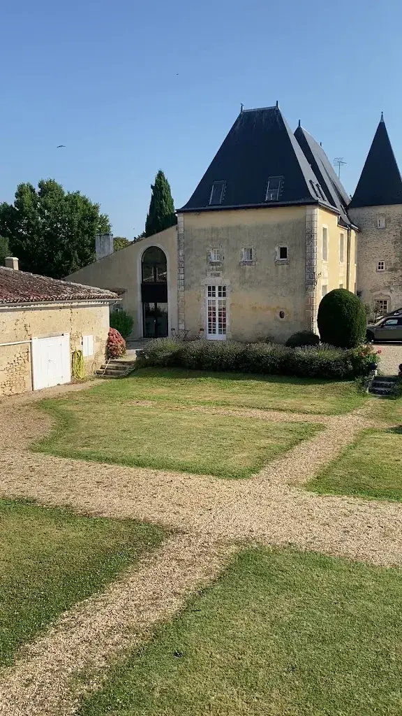 Alena Beaumanoir_Château De La Vallade_Saint-Porchaire_review