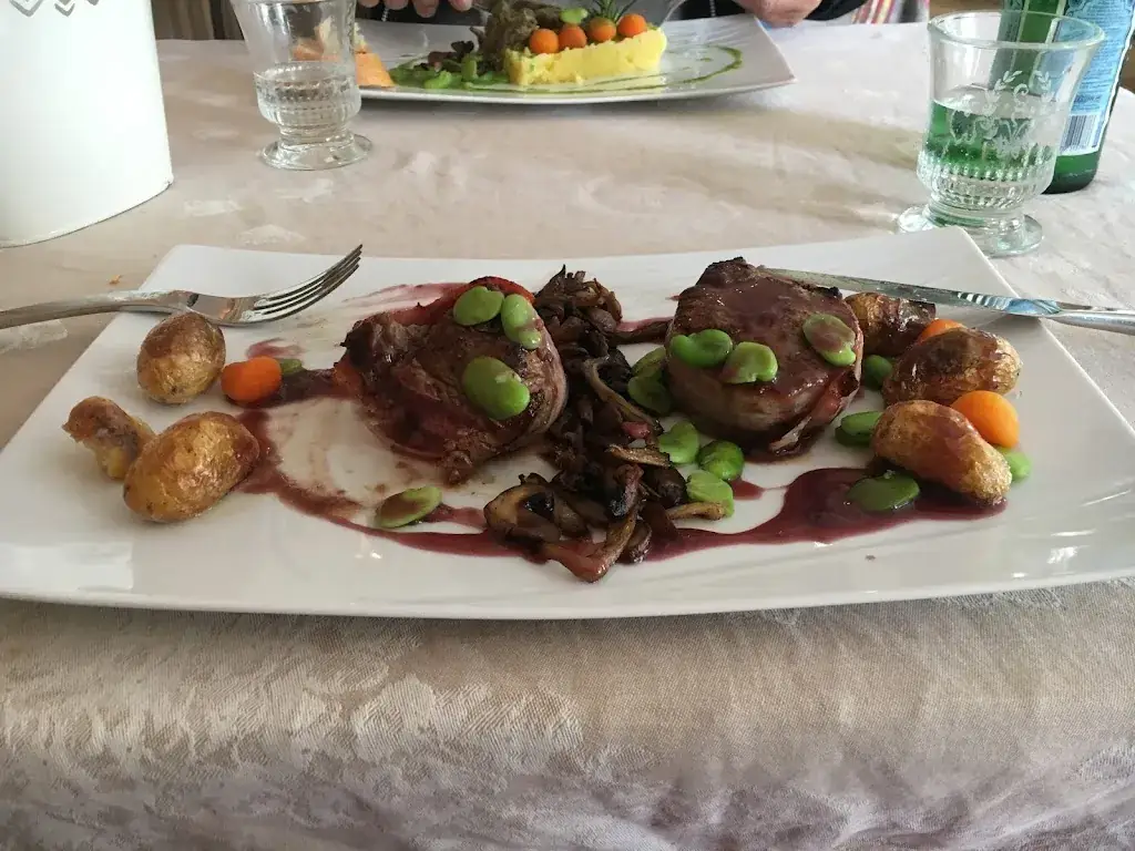 Bea Chatain_Le Bruant_Saint-Porchaire_review