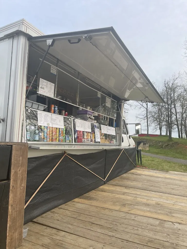 Csaba Gál_Friterie de Claude_Rochefoucauld-en-Angoumois_review