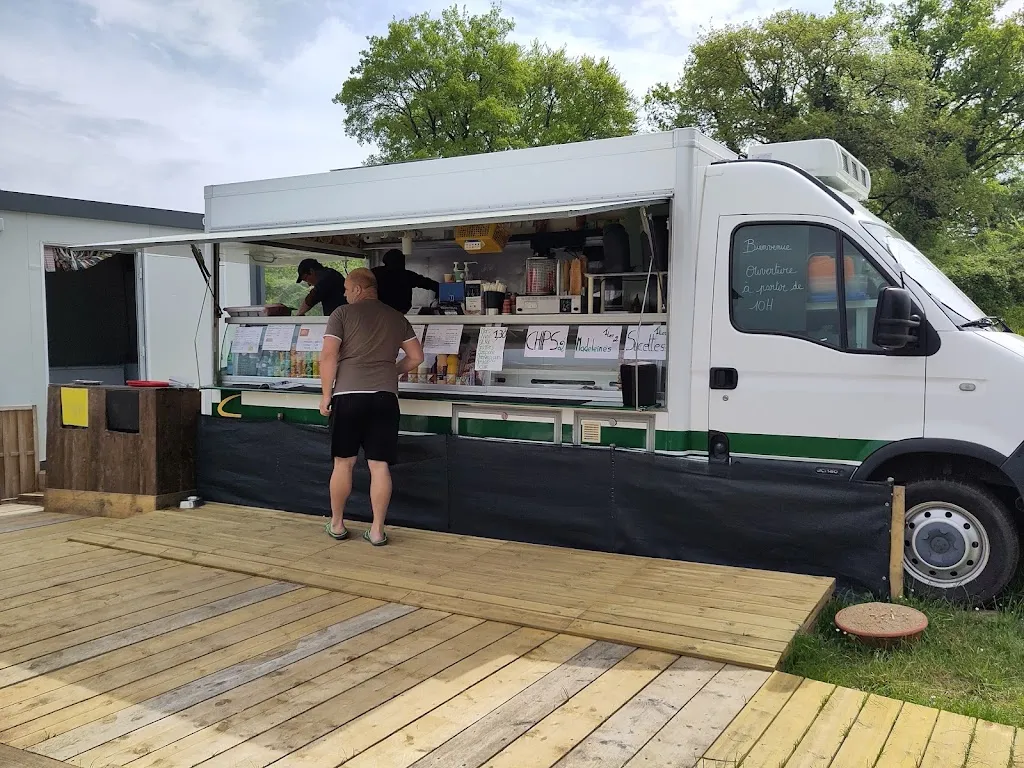 Bruno Guemes_Friterie de Claude_Rochefoucauld-en-Angoumois_review