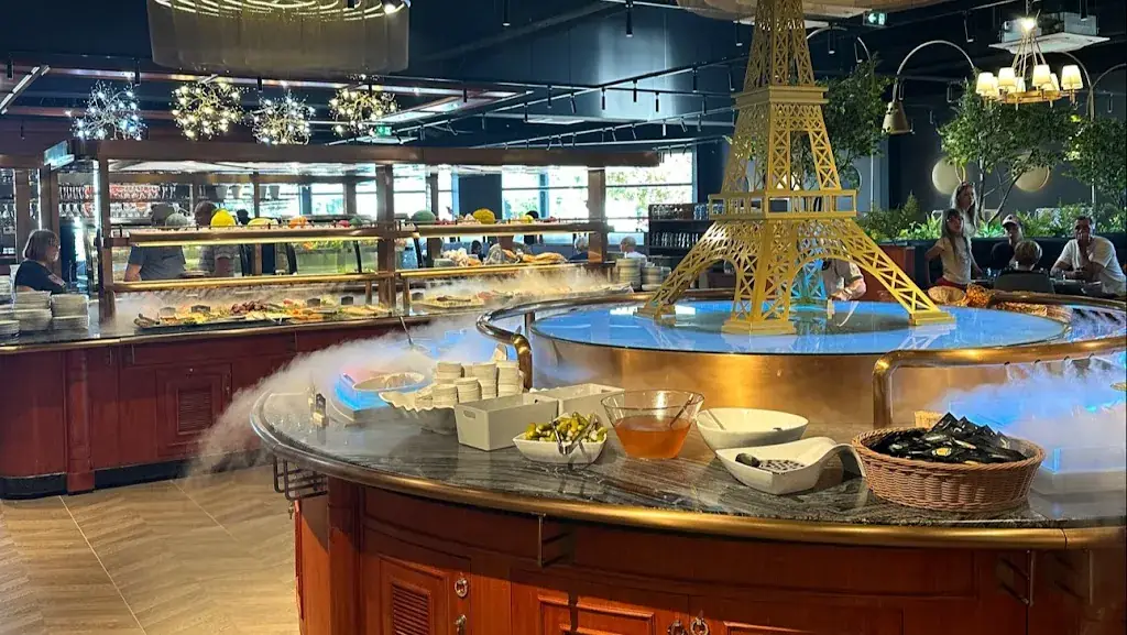 Le Grand Buffet - Saint Saturnin restaurant in Saint-Saturnin