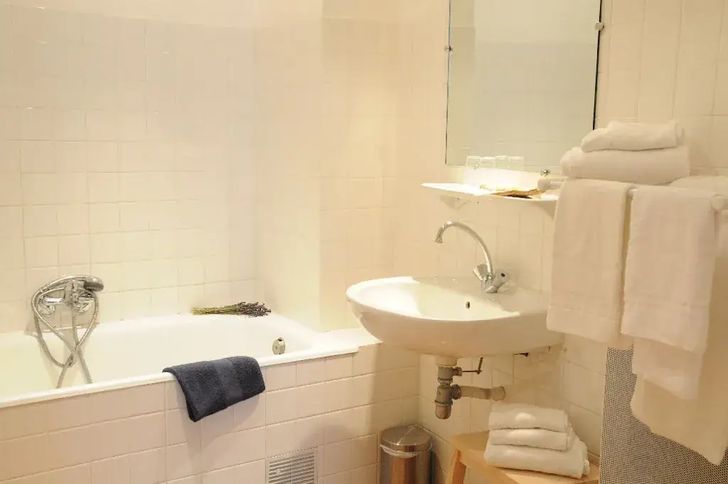 Hôtel Restaurant des Voyageurs_Saint-Saturnin-lès-Apt_slider_image_3