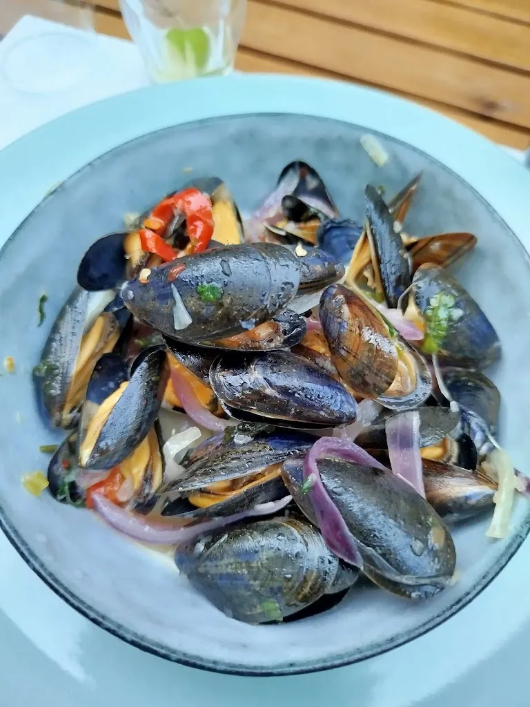 Delphine Lagrange_La table des îles_Saint-Savinien_review