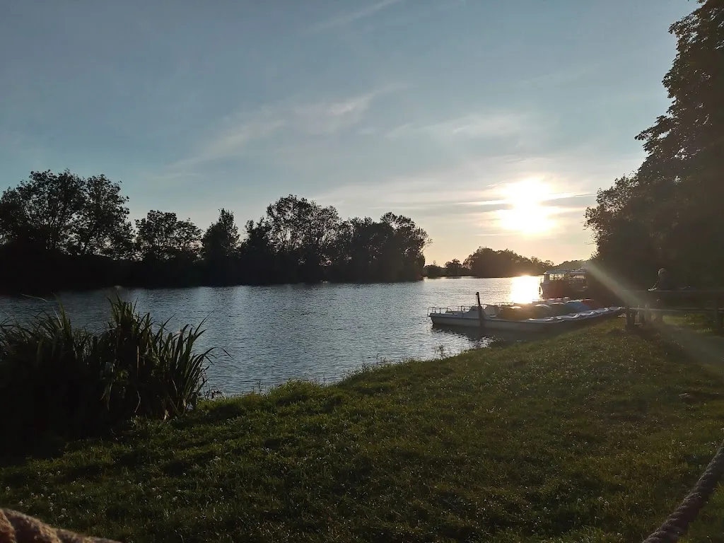 Paul Hatherley_Les Quais de Taillebourg_Taillebourg_review