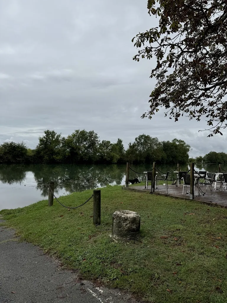Jo Davies_Les Quais de Taillebourg_Taillebourg_review
