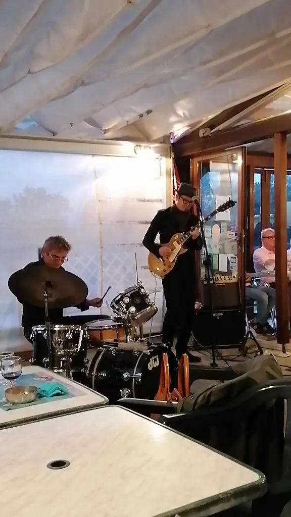 Les Quais de Taillebourg restaurant in Taillebourg