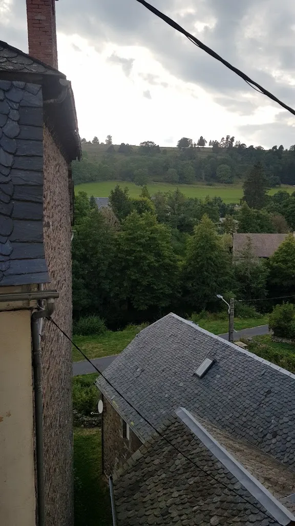 Laura Scholten_Logis Hôtel le Relais des Remparts_Allanche_review